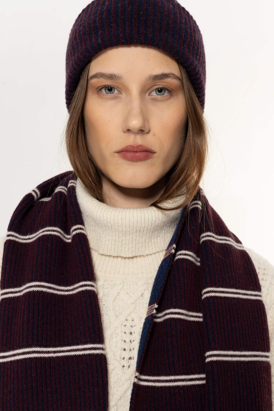 Nelli recycled wool hat dark blue / dark red