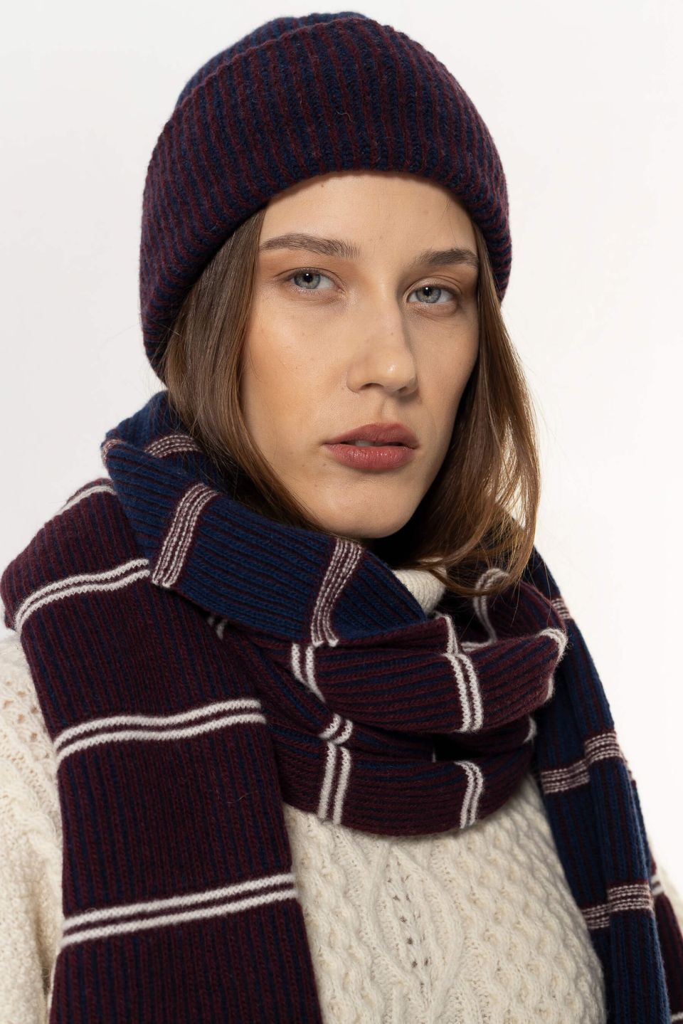 Nelli recycled wool hat dark blue / dark red