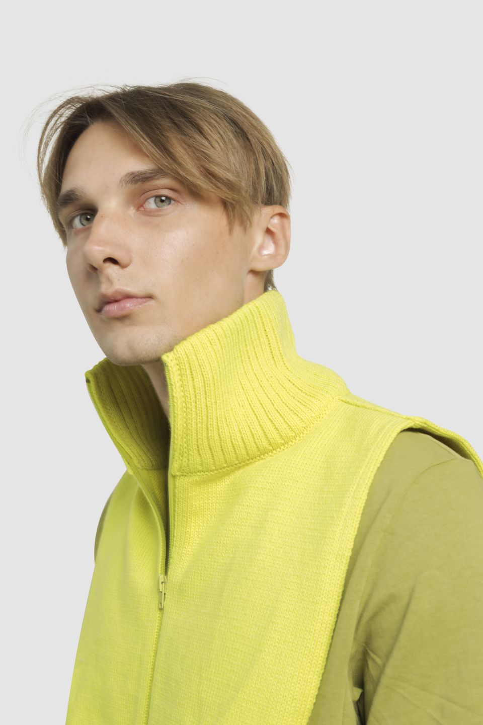 Ami merino full-zip bib neon green