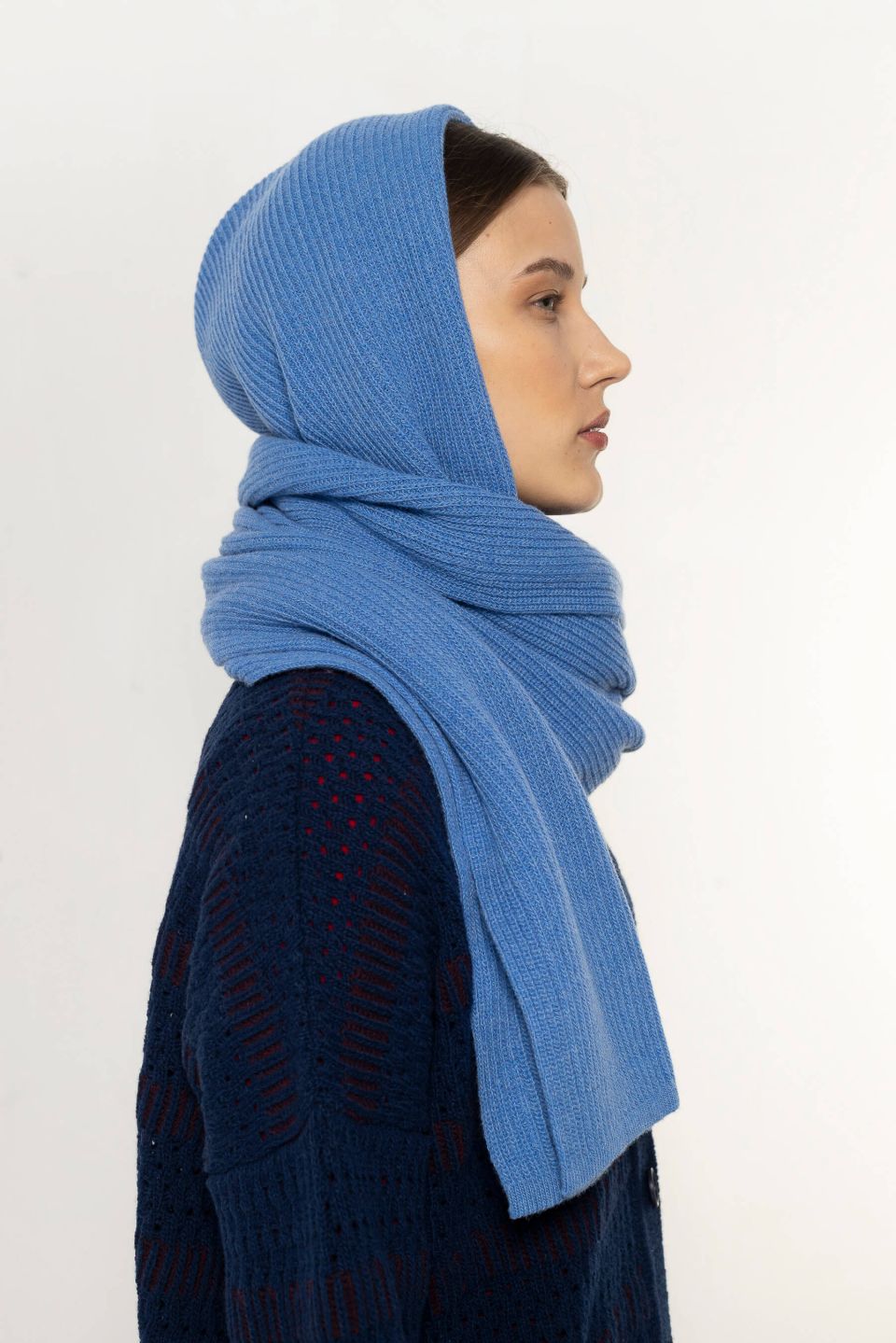 Trude recycled wool hood scarf dark red