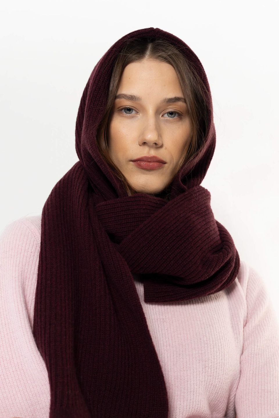 Trude recycled wool hood scarf dark red