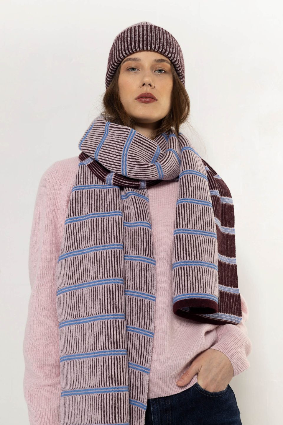 Nelli recycled wool scarf pink / dark red