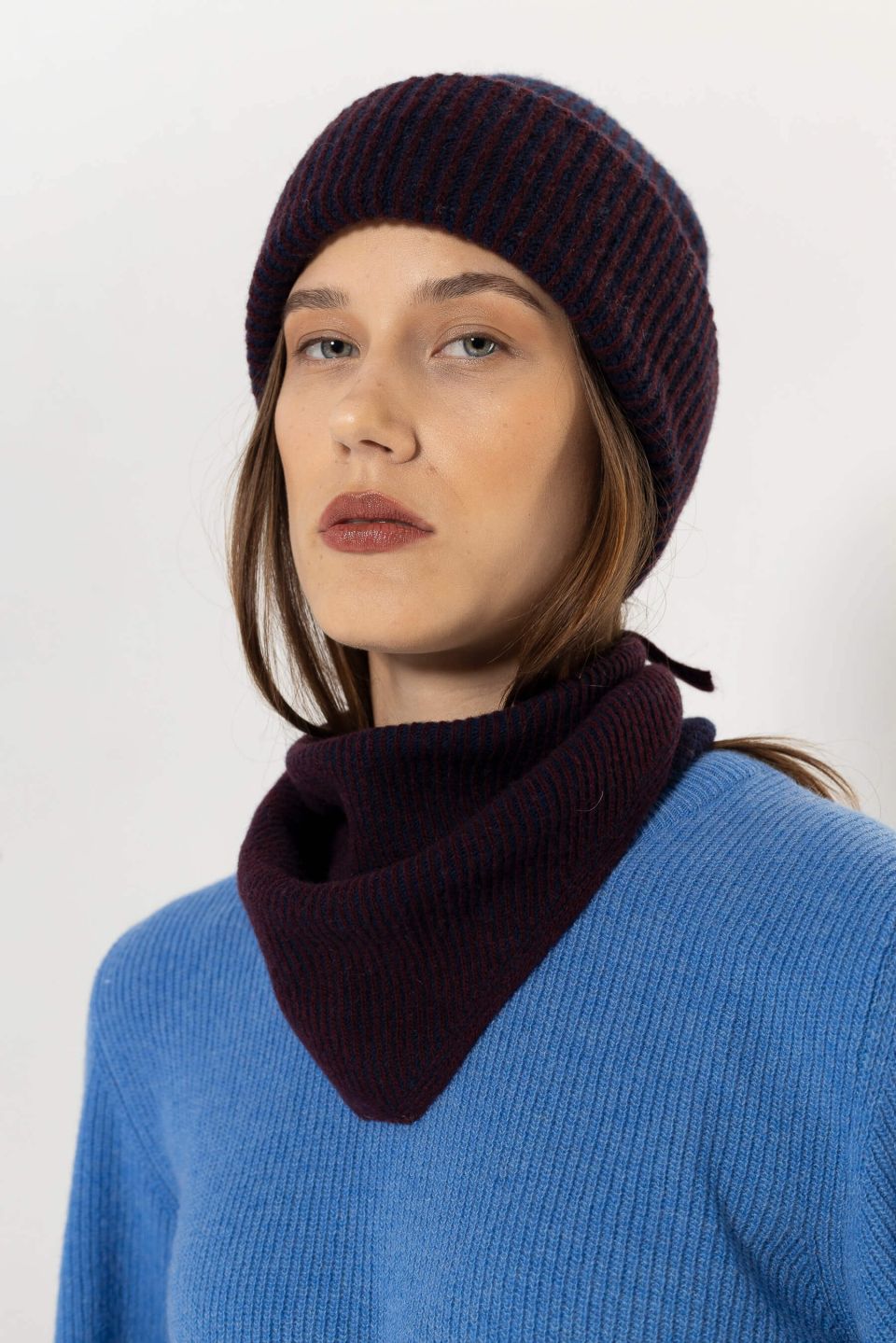 Nala merino triangle scarf dark blue / dark red