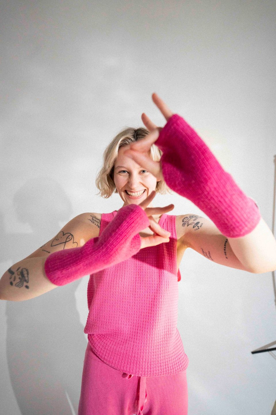 Iki merino wrist warmers pink