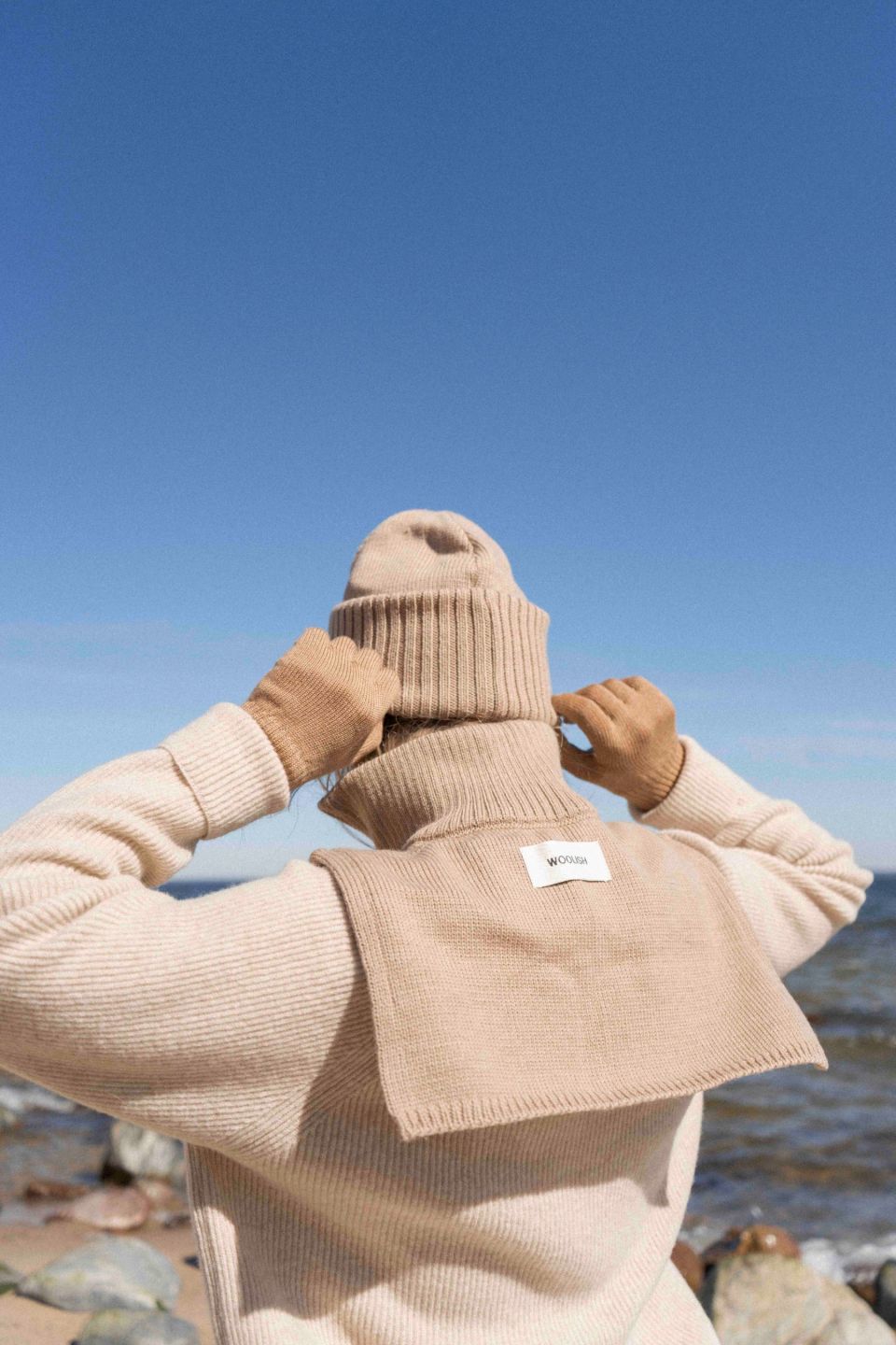 Ami merino full-zip bib beige