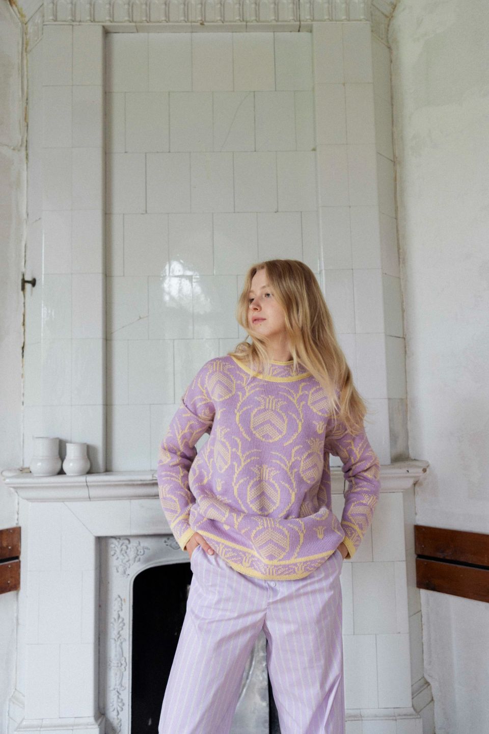 Reversible heavy knit pineapple sweater violet