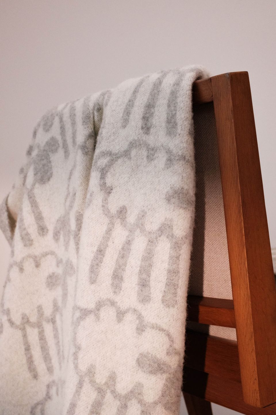 Friendsheep wool throw grey