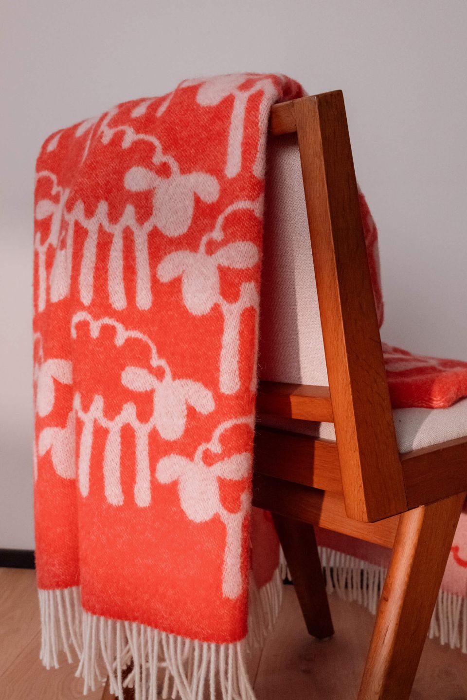 Friendsheep wool throw scarlet red