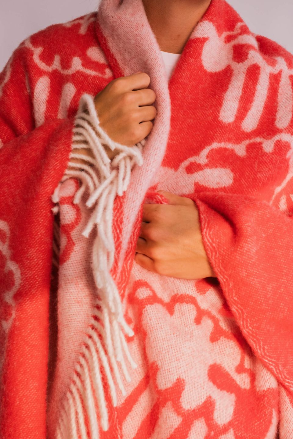 Friendsheep wool throw scarlet red