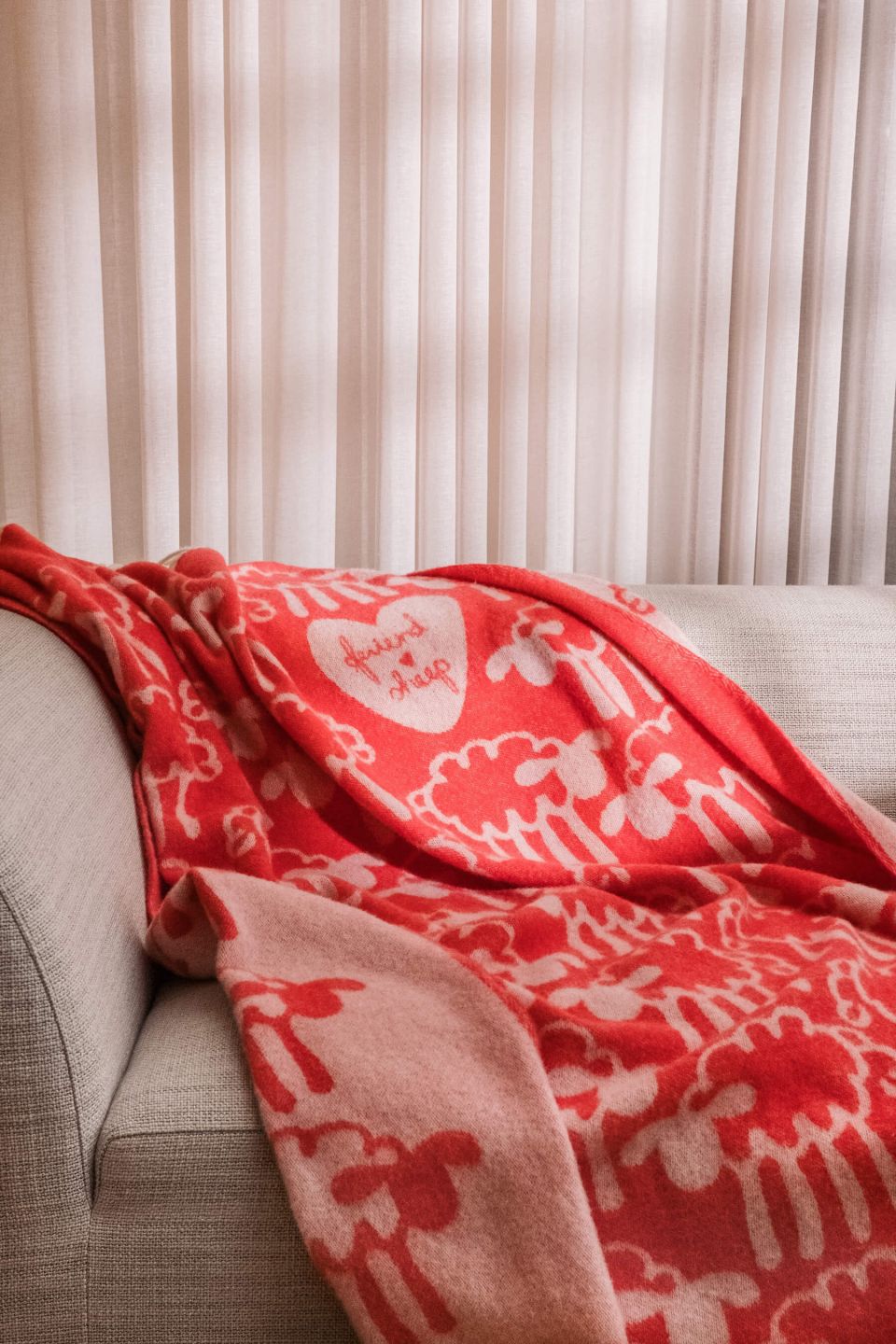 Friendsheep wool throw scarlet red