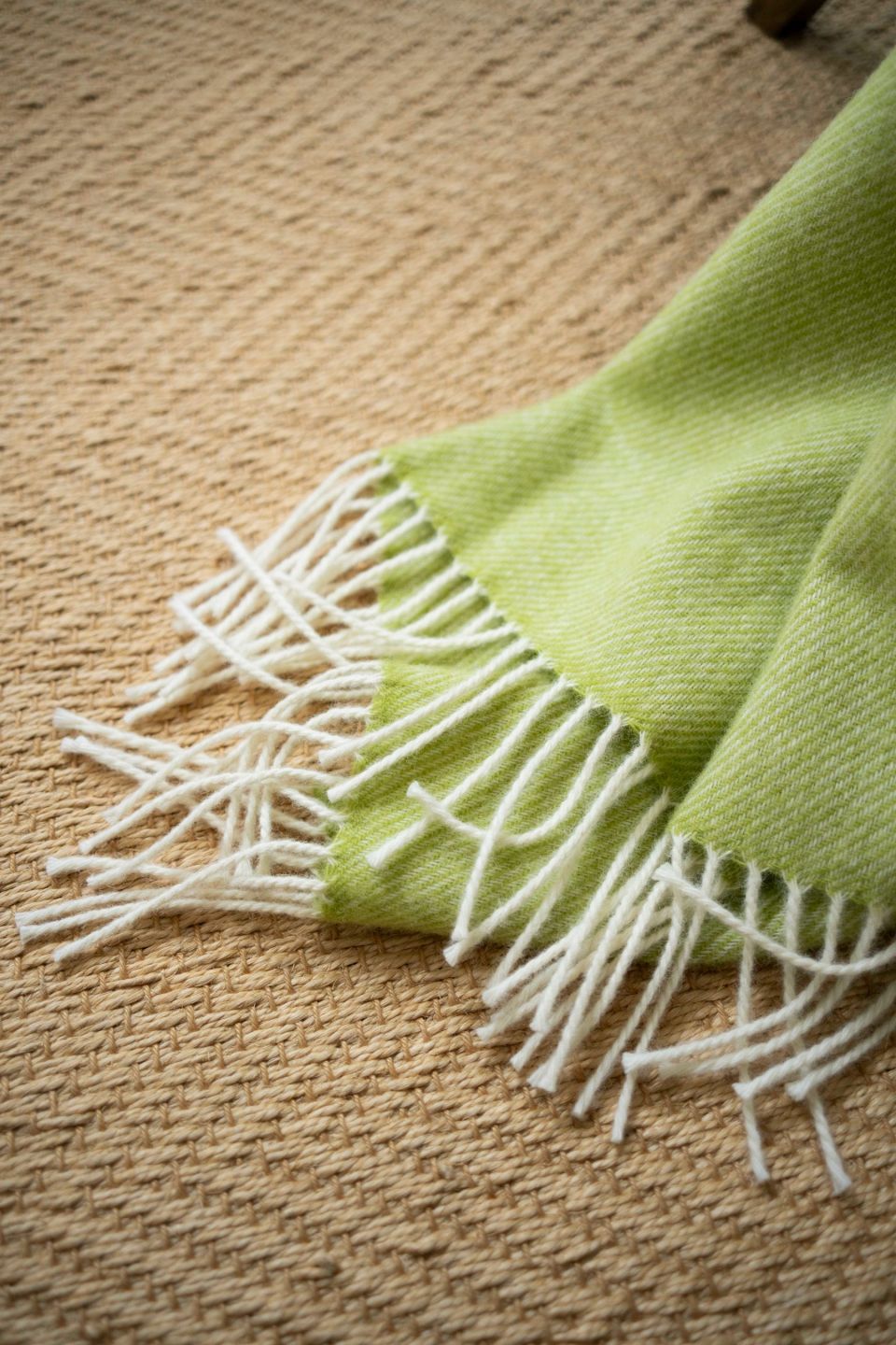 Mira wool throw kiwi