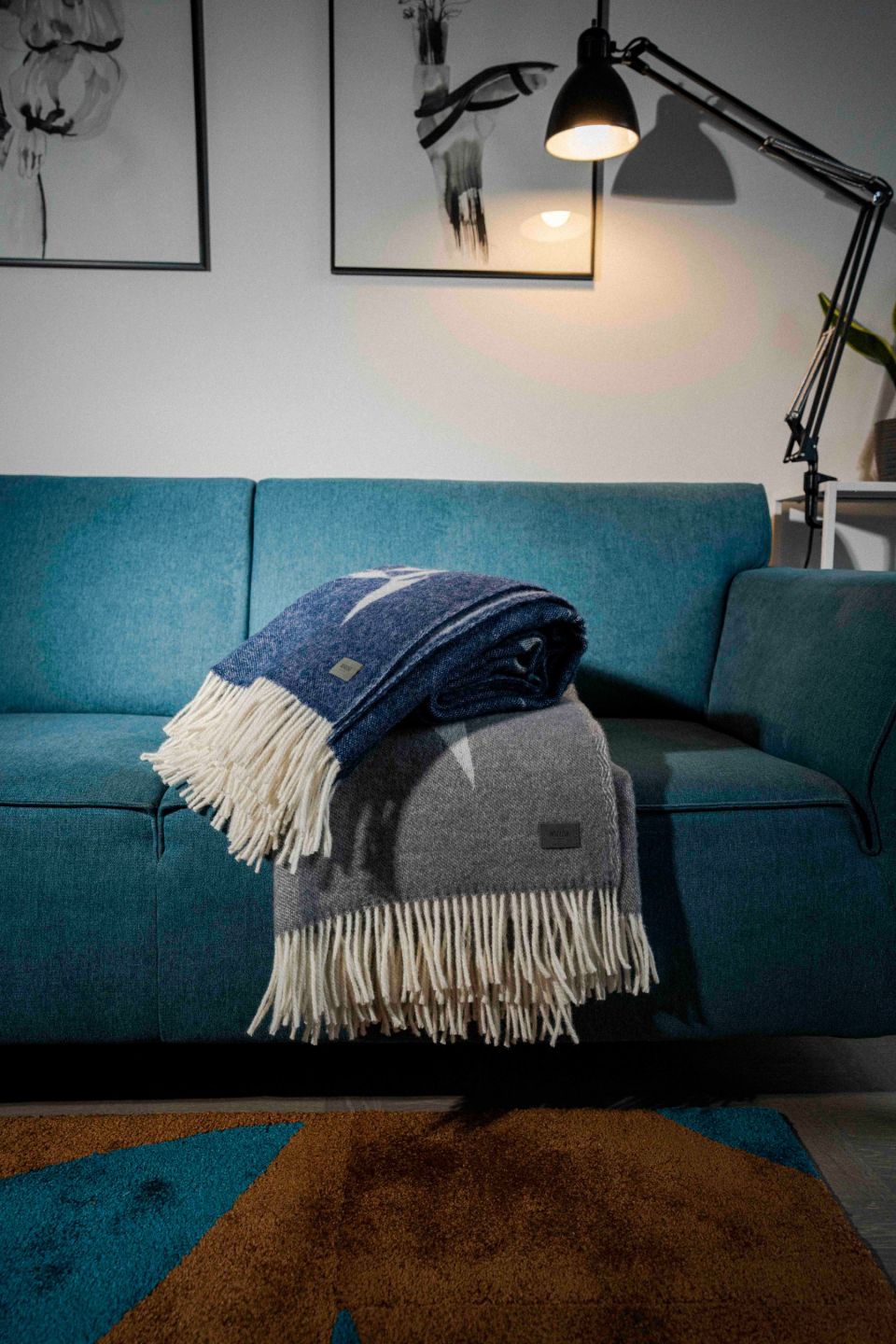 Swallow throw grey/white