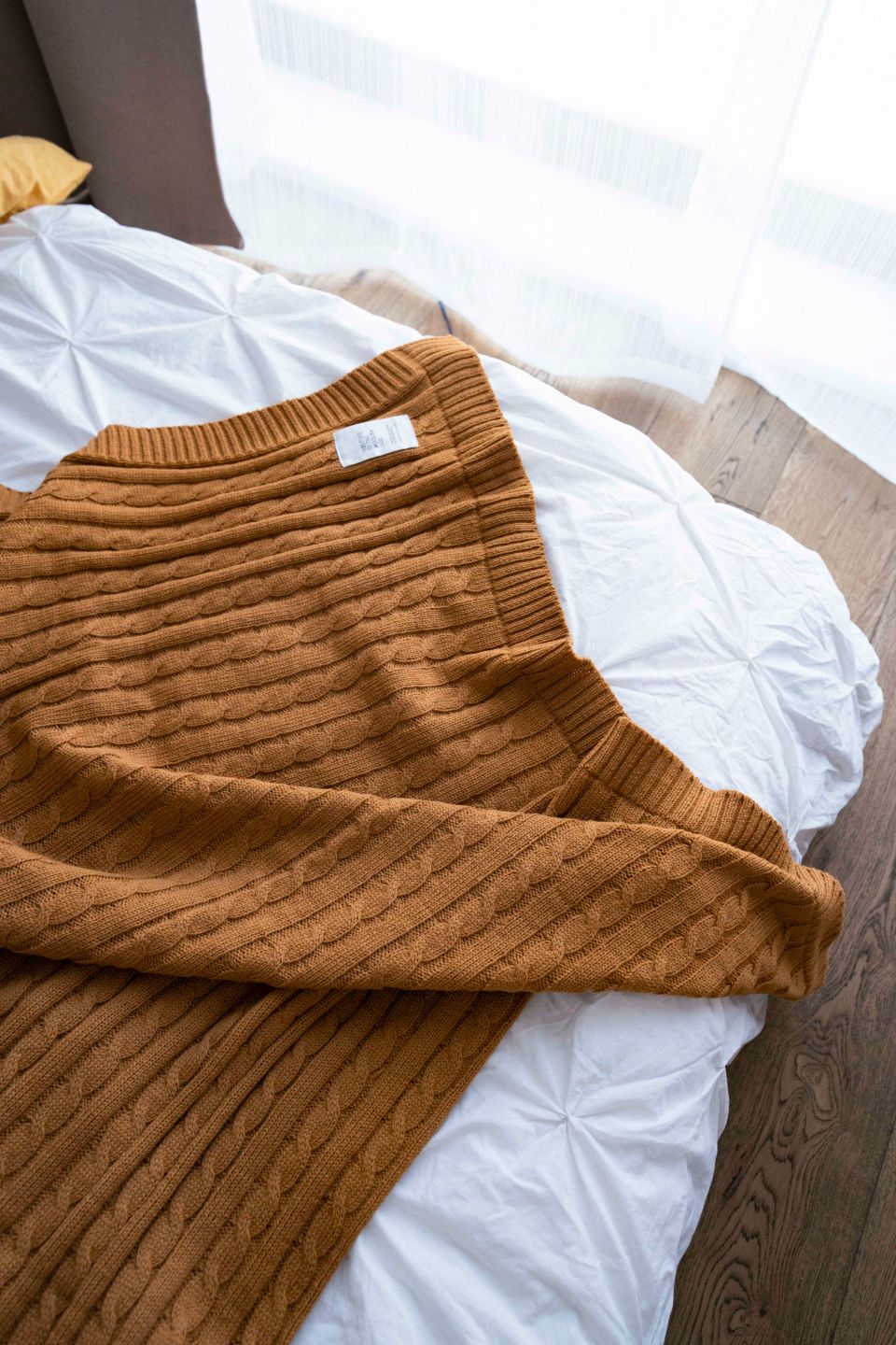 Cable merino throw caramel