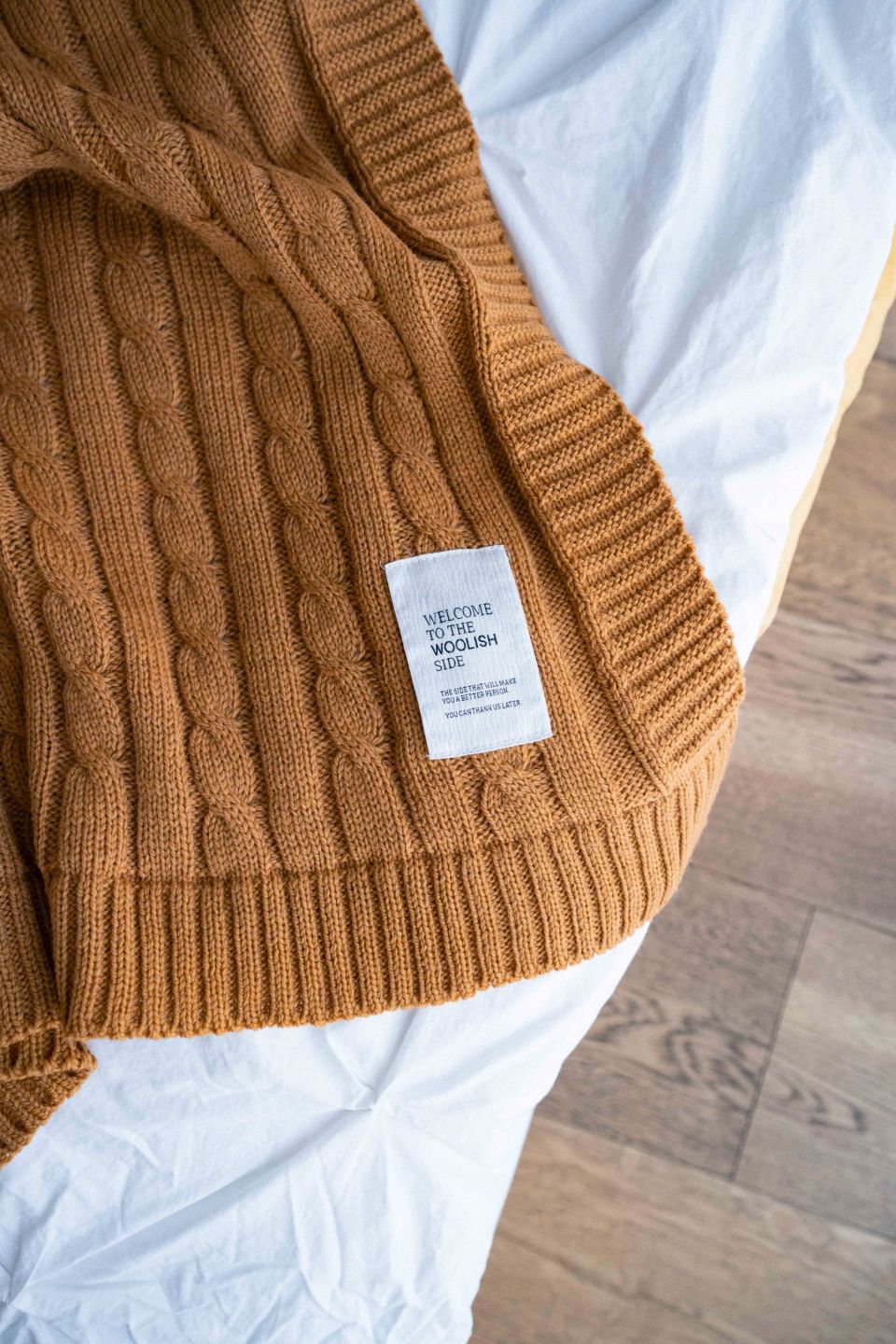 Cable merino throw caramel