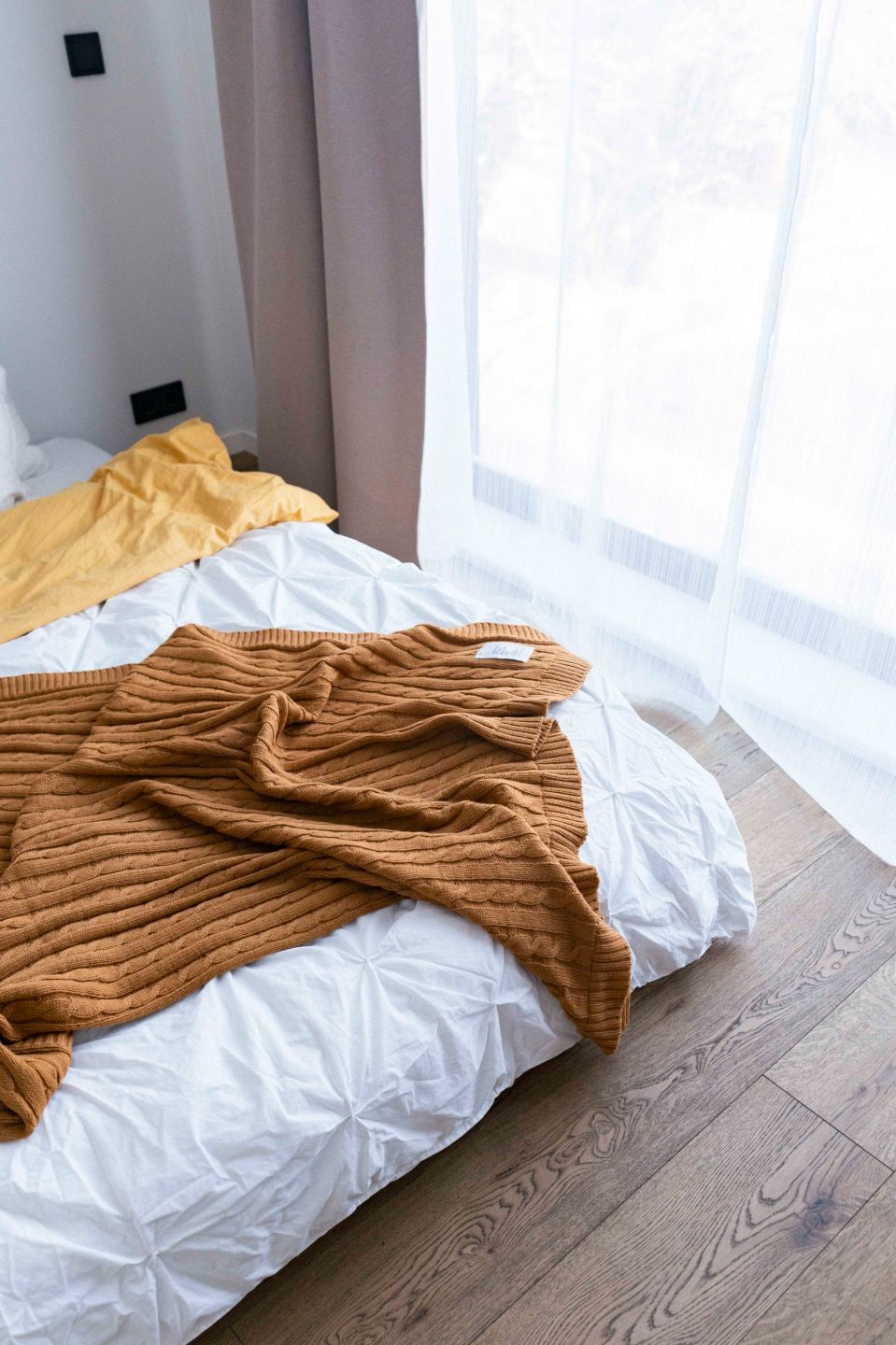 Cable merino throw caramel