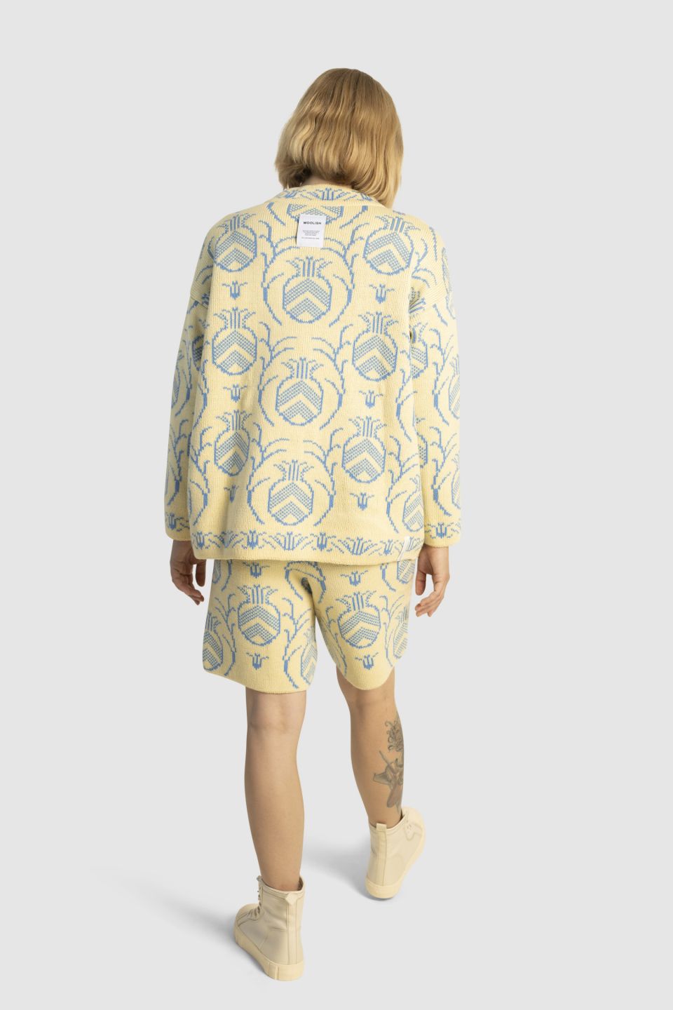 Reversible heavy knit pineapple sweater yellow