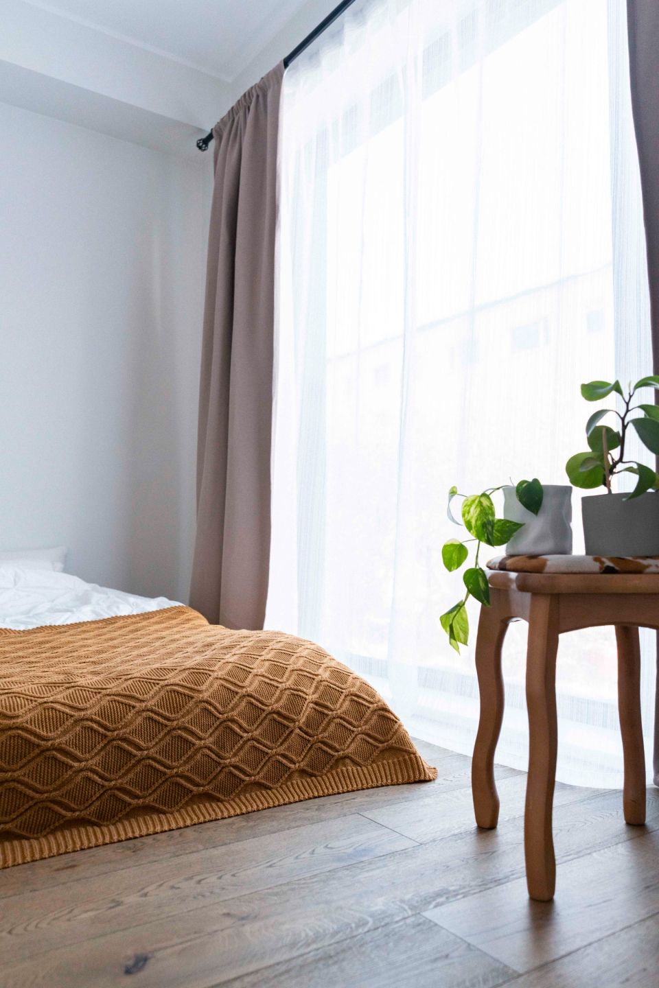 Royal merino throw caramel