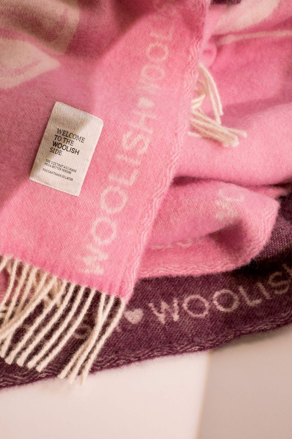 Shrimp Love wool throw pink