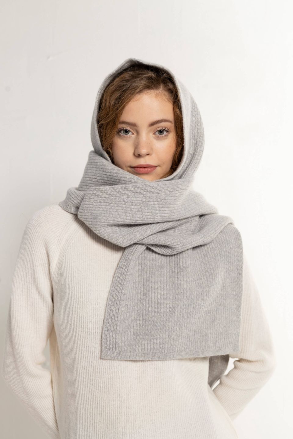 Trude merino hood scarf grey